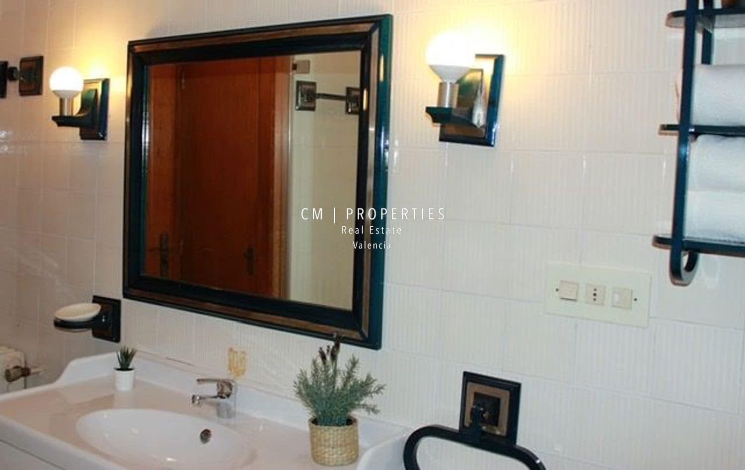 6 sypialnia Willa do wynajęcia w Paterna z basenem garażem - 3 500 € (Ref: 9158397)