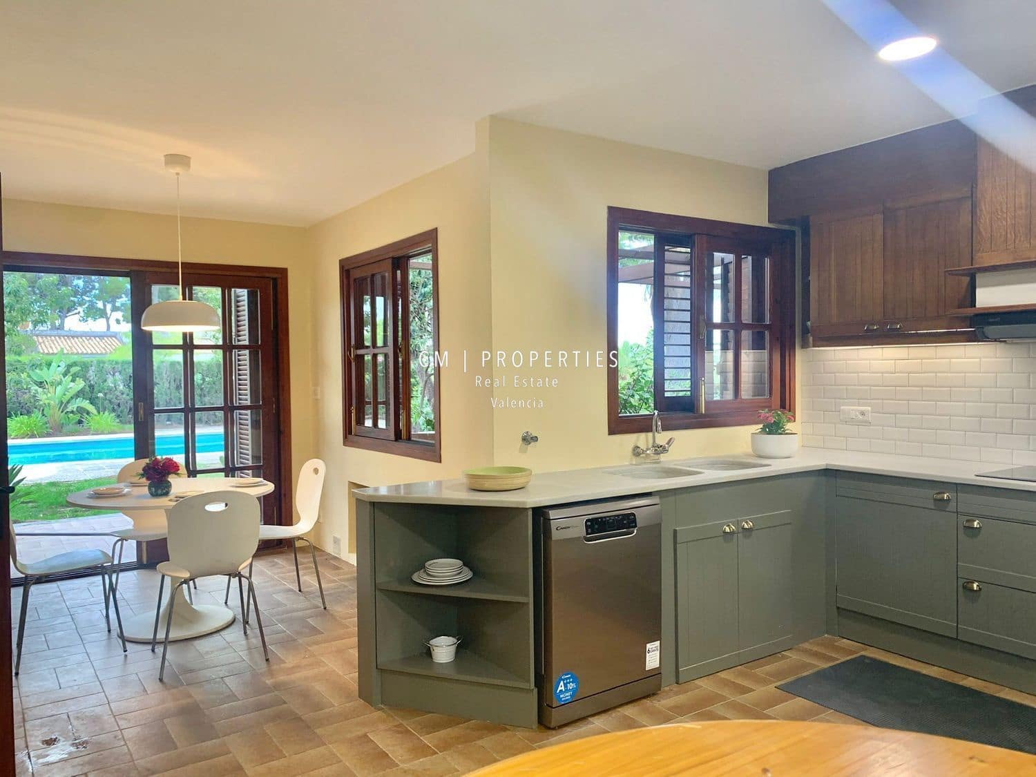 6 sypialnia Willa do wynajęcia w Paterna z basenem garażem - 3 500 € (Ref: 9158397)