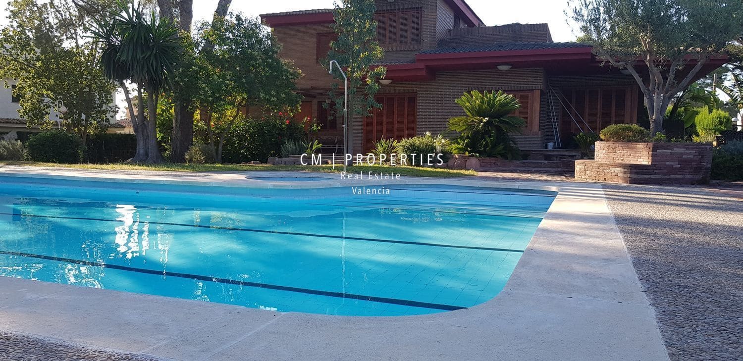 6 sypialnia Willa do wynajęcia w Paterna z basenem garażem - 3 500 € (Ref: 9158397)