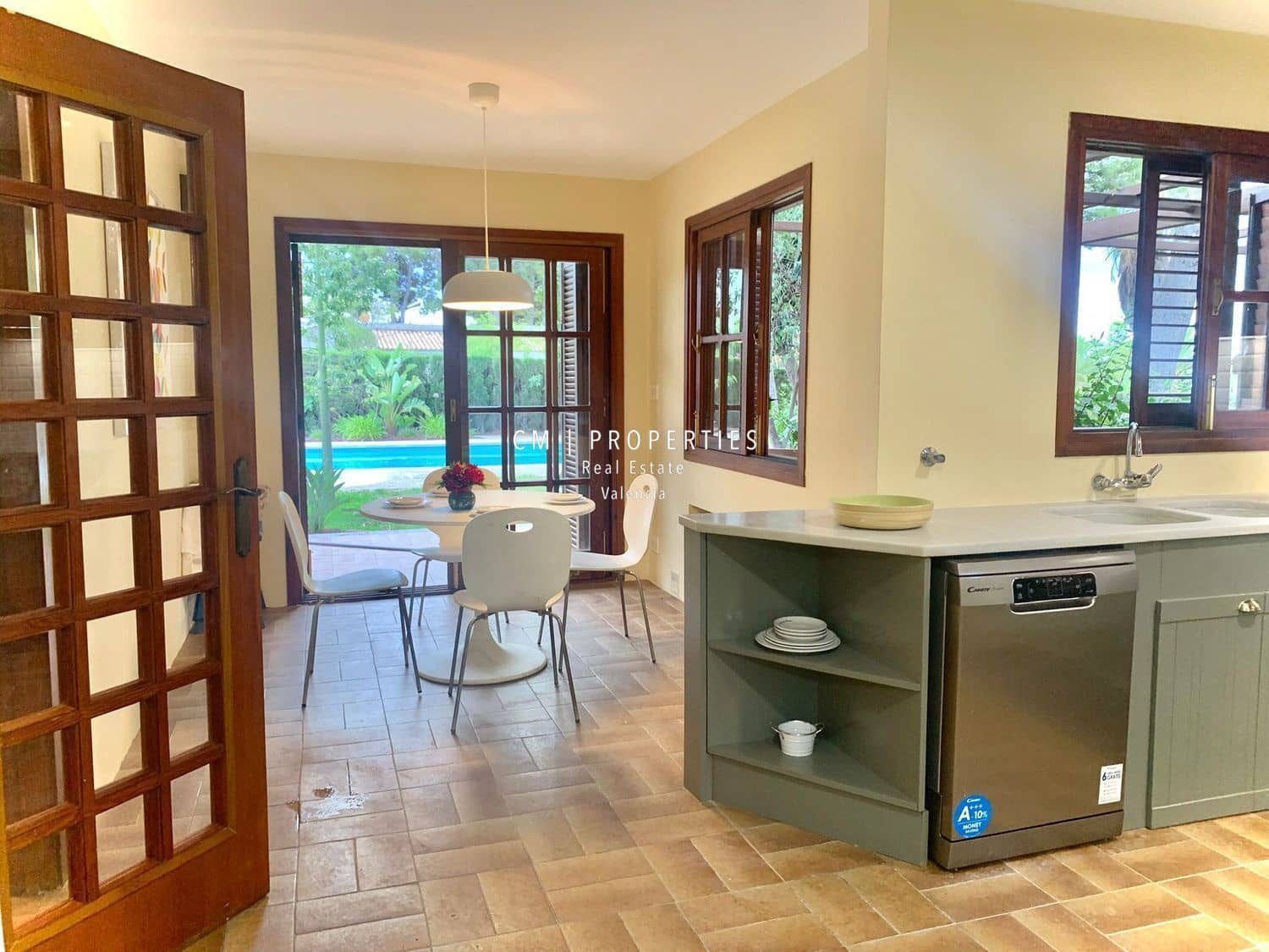 6 sypialnia Willa do wynajęcia w Paterna z basenem garażem - 3 500 € (Ref: 9158397)