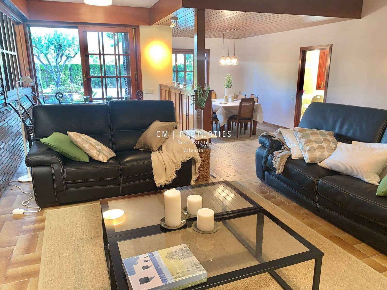 6 sypialnia Willa do wynajęcia w Paterna z basenem garażem - 3 500 € (Ref: 9158397)