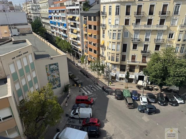 3 soveværelse Penthouse til leje i La Gran Via, Valencia by - € 1.750 (Ref: 9158399)