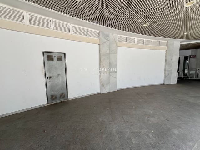 Erhverv til salg i Benicalap, Valencia by - € 210.000 (Ref: 9170329)