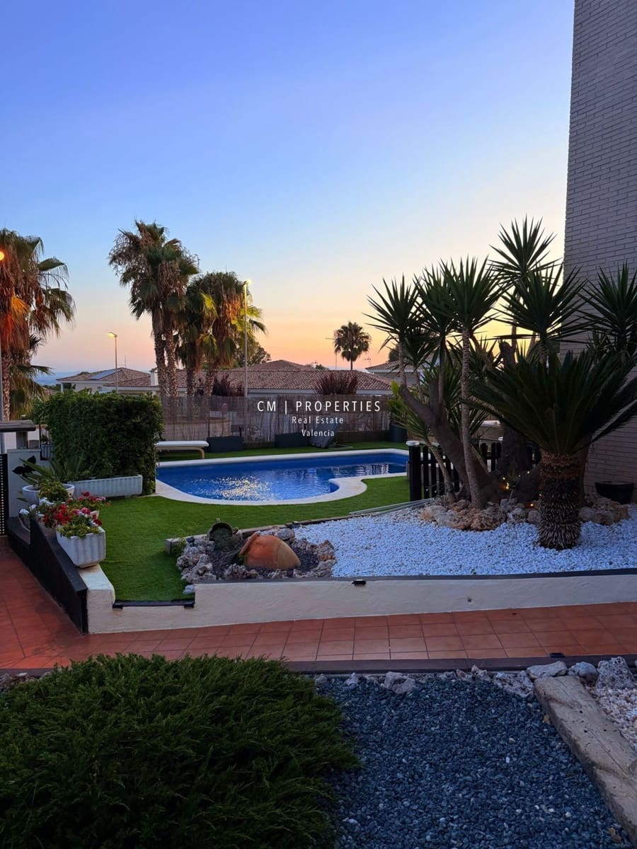 3 Zimmer Villa zu verkaufen in La Pobla de Vallbona mit Pool Garage - 700.000 € (Ref: 9170717)