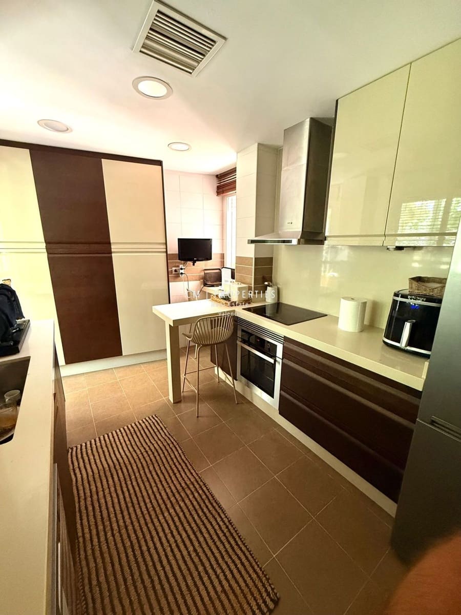 3 Zimmer Villa zu verkaufen in La Pobla de Vallbona mit Pool Garage - 700.000 € (Ref: 9170717)