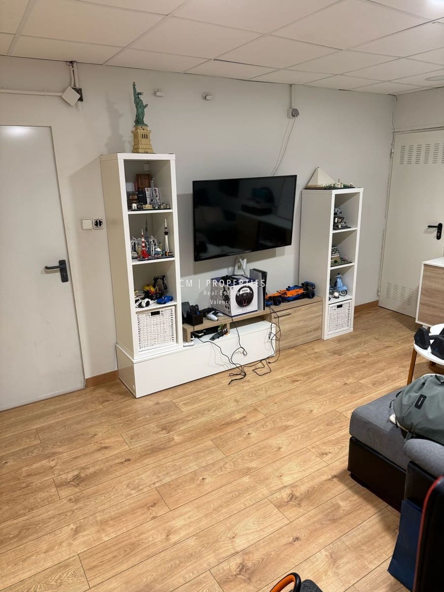 3 Zimmer Villa zu verkaufen in La Pobla de Vallbona mit Pool Garage - 700.000 € (Ref: 9170717)