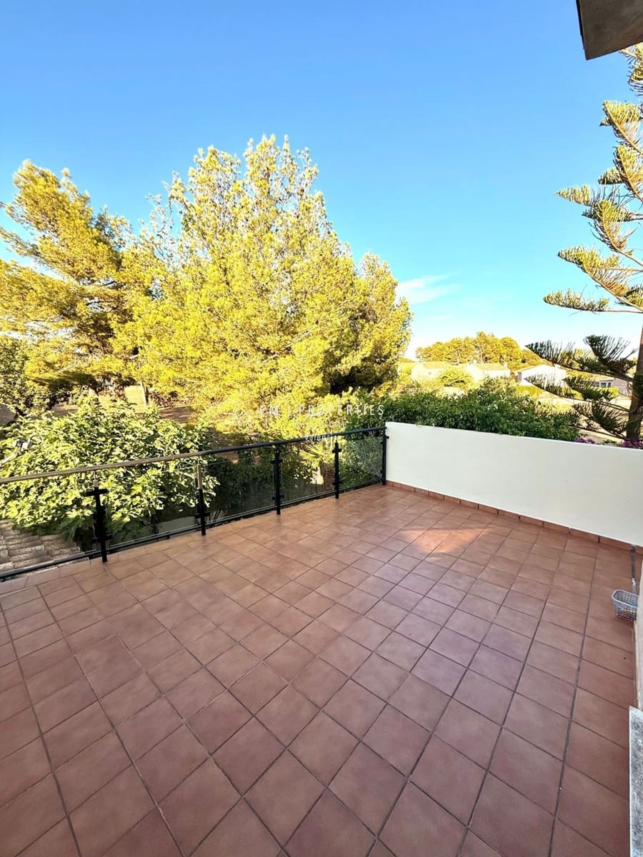 3 Zimmer Villa zu verkaufen in La Pobla de Vallbona mit Pool Garage - 700.000 € (Ref: 9170717)