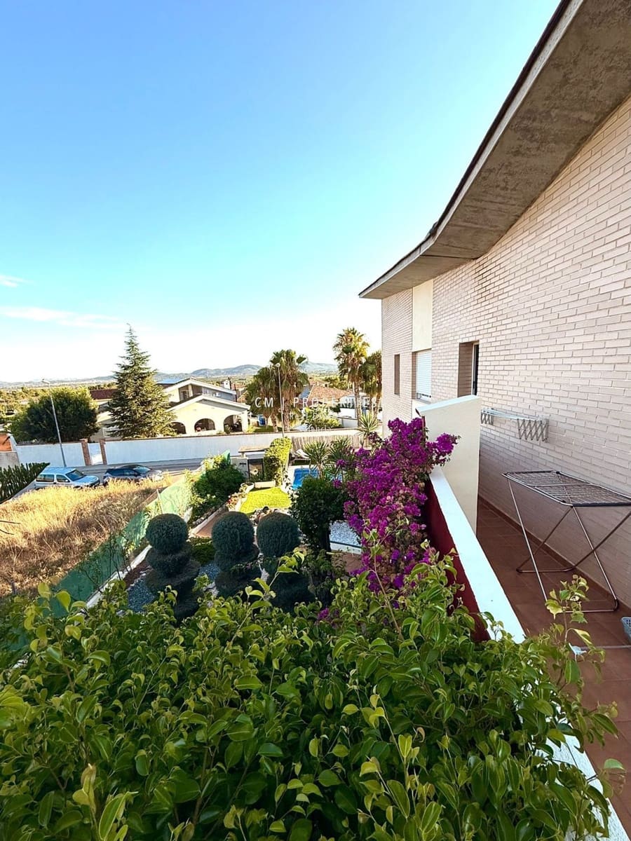 3 Zimmer Villa zu verkaufen in La Pobla de Vallbona mit Pool Garage - 700.000 € (Ref: 9170717)