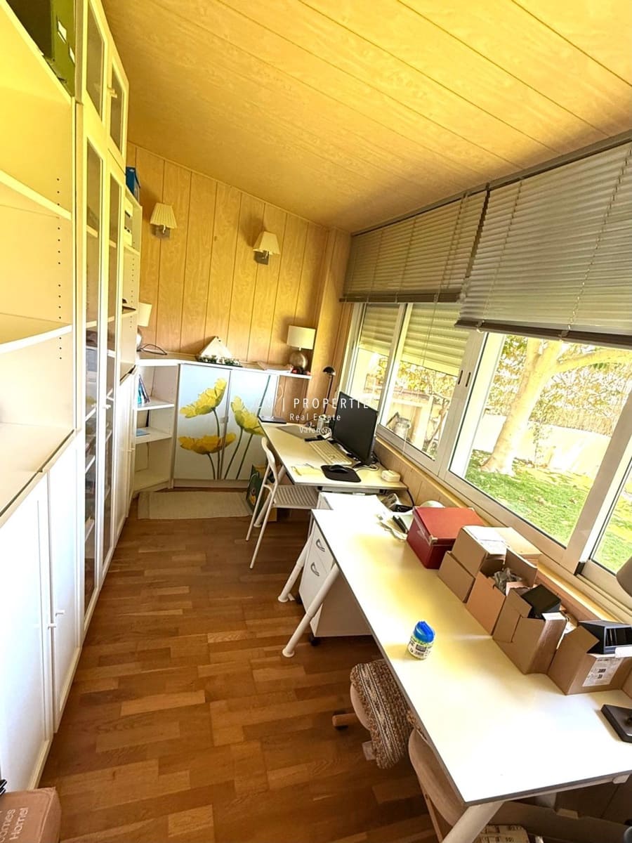 3 Zimmer Villa zu verkaufen in La Pobla de Vallbona mit Pool Garage - 700.000 € (Ref: 9170717)