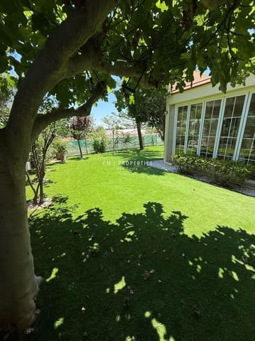 Chalet de 3 habitaciones en La Pobla de Vallbona en venta con piscina garaje - 700.000 € (Ref: 9170717)