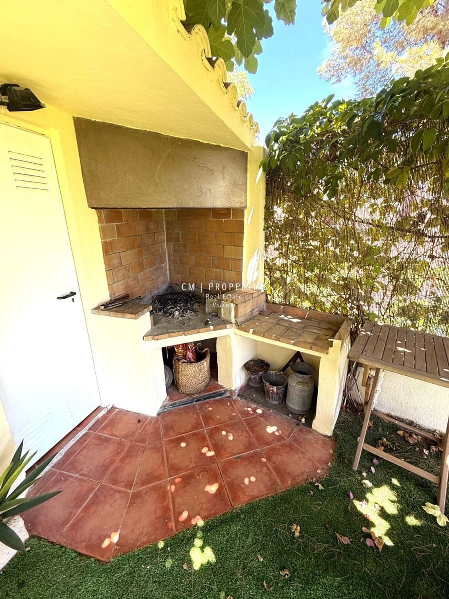 3 Zimmer Villa zu verkaufen in La Pobla de Vallbona mit Pool Garage - 700.000 € (Ref: 9170717)