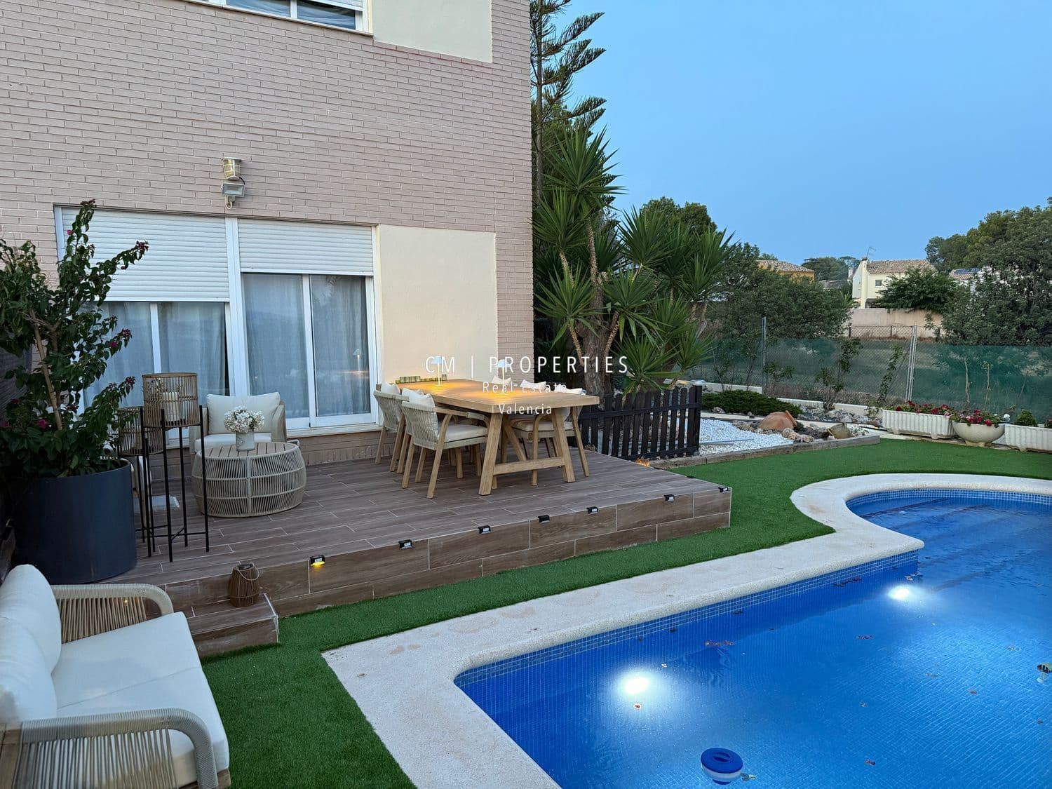 3 Zimmer Villa zu verkaufen in La Pobla de Vallbona mit Pool Garage - 700.000 € (Ref: 9170717)