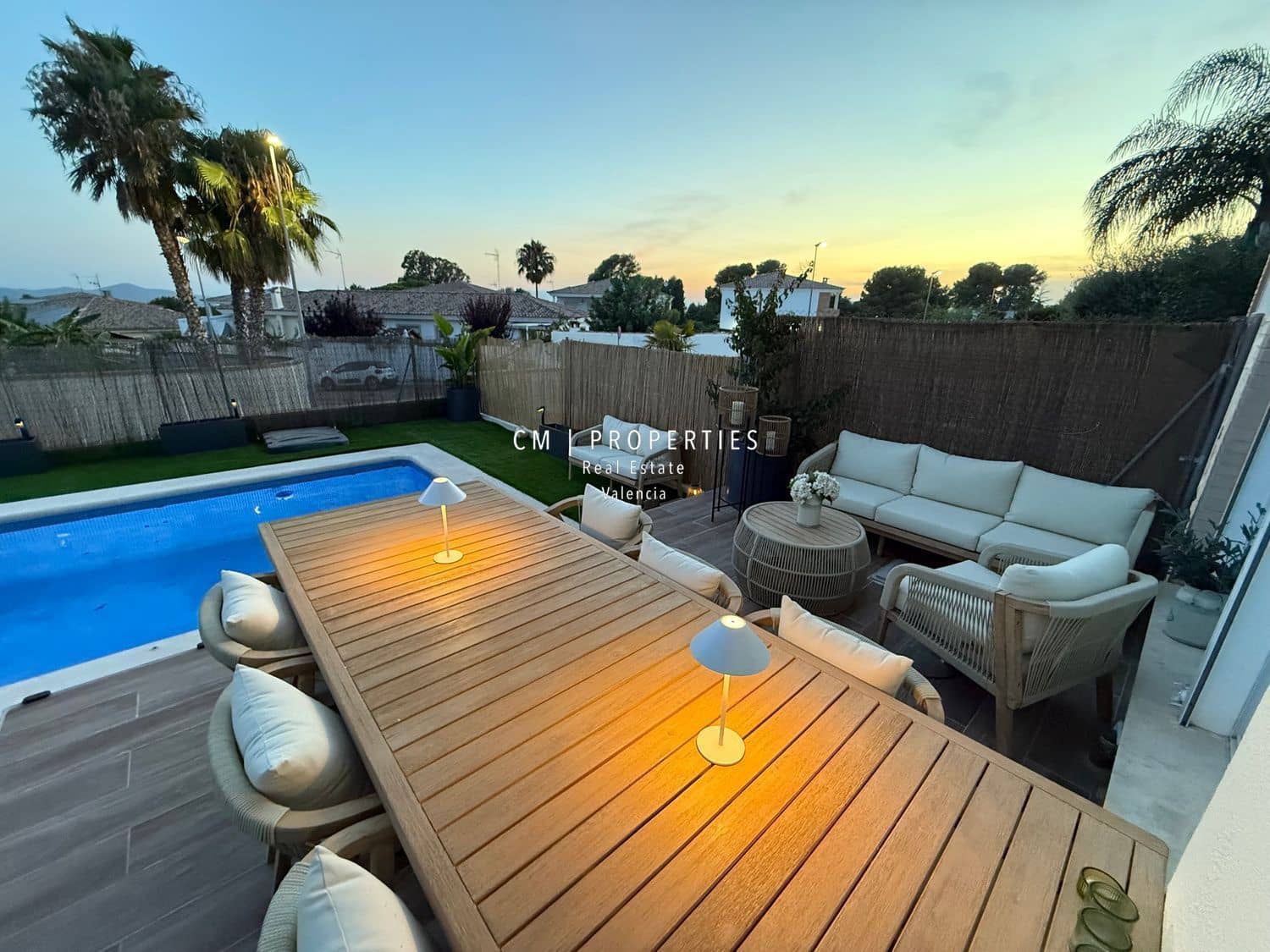 3 Zimmer Villa zu verkaufen in La Pobla de Vallbona mit Pool Garage - 700.000 € (Ref: 9170717)