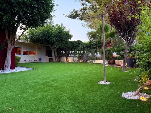 Chalet de 3 habitaciones en La Pobla de Vallbona en venta con piscina garaje - 700.000 € (Ref: 9170717)