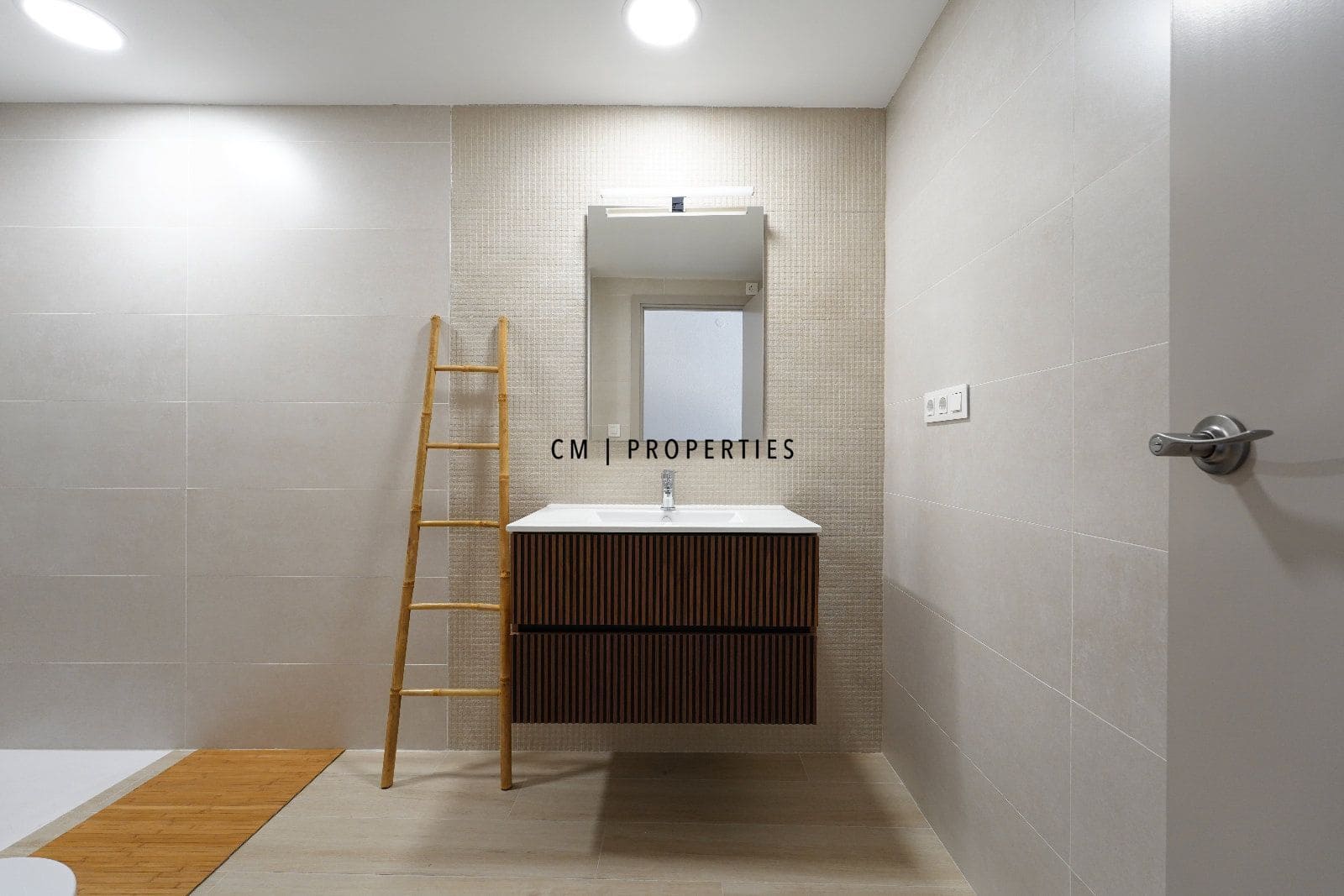 4 soveværelse Lejlighed til leje i Valencia by - € 2.000 (Ref: 9175686)