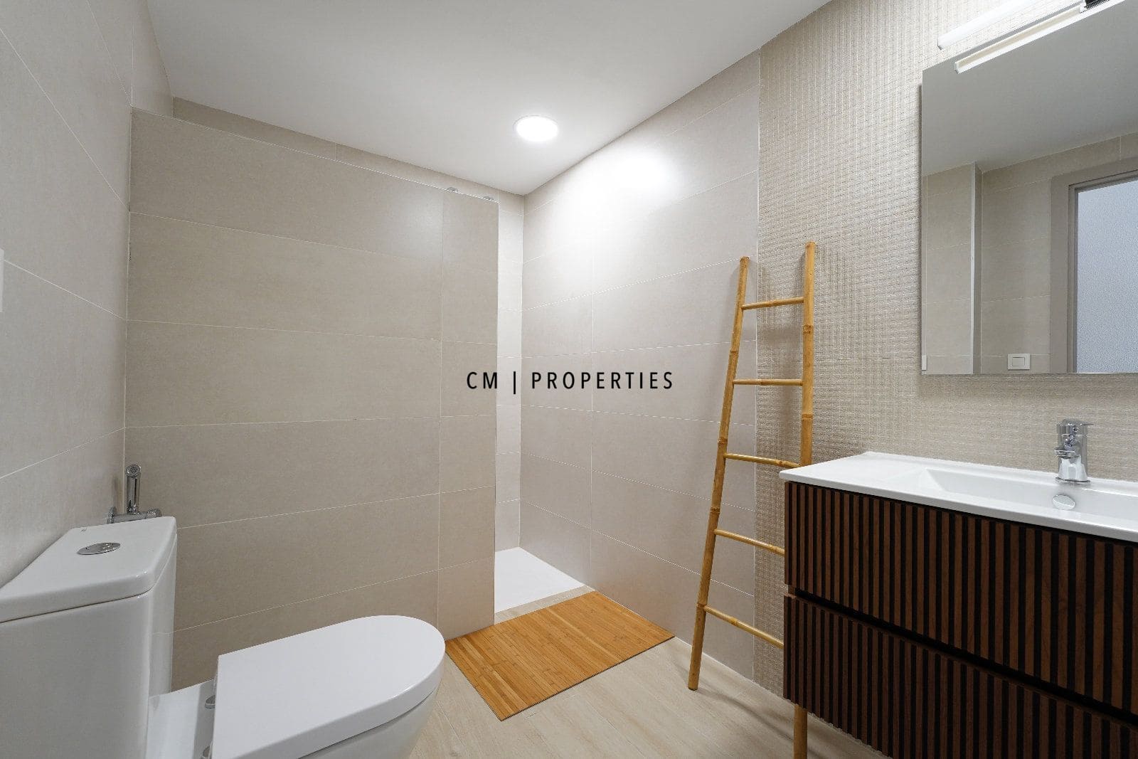 4 soveværelse Lejlighed til leje i Valencia by - € 2.000 (Ref: 9175686)