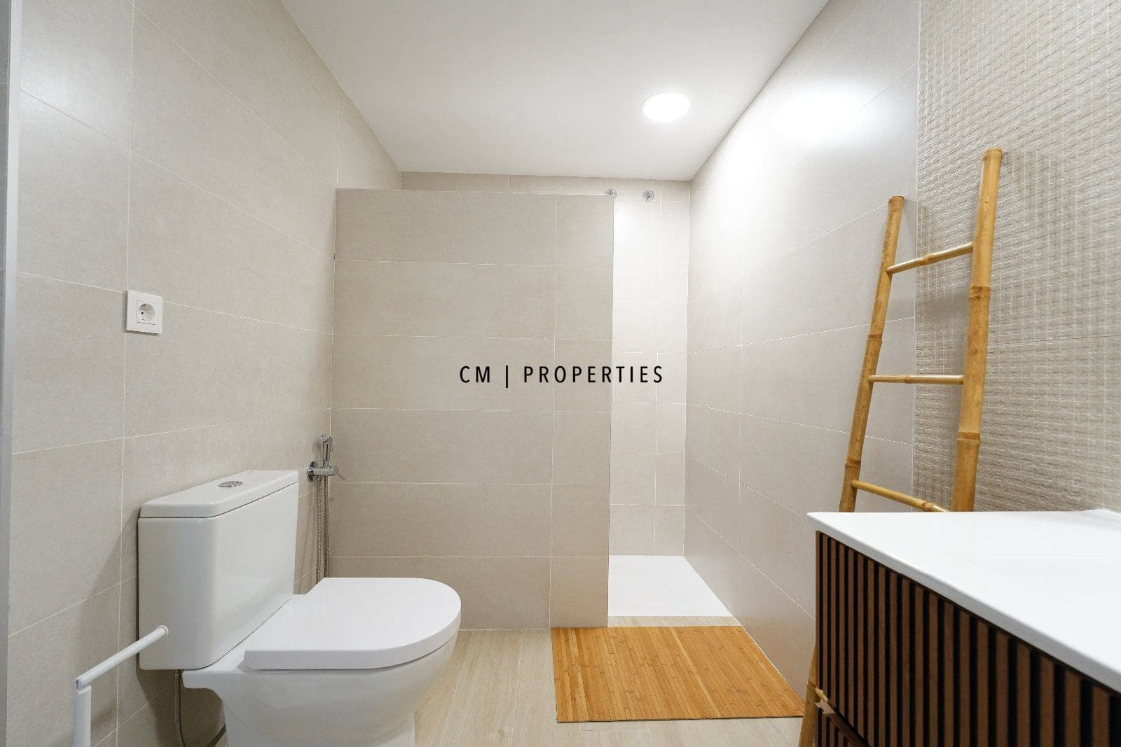 4 soveværelse Lejlighed til leje i Valencia by - € 2.000 (Ref: 9175686)