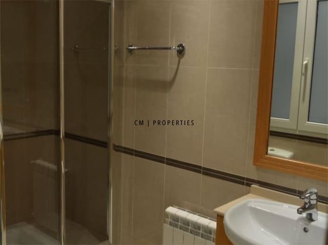 5 sovrum Lägenhet att hyra i Valencia stad med garage - 2 800 € (Ref: 9187242)