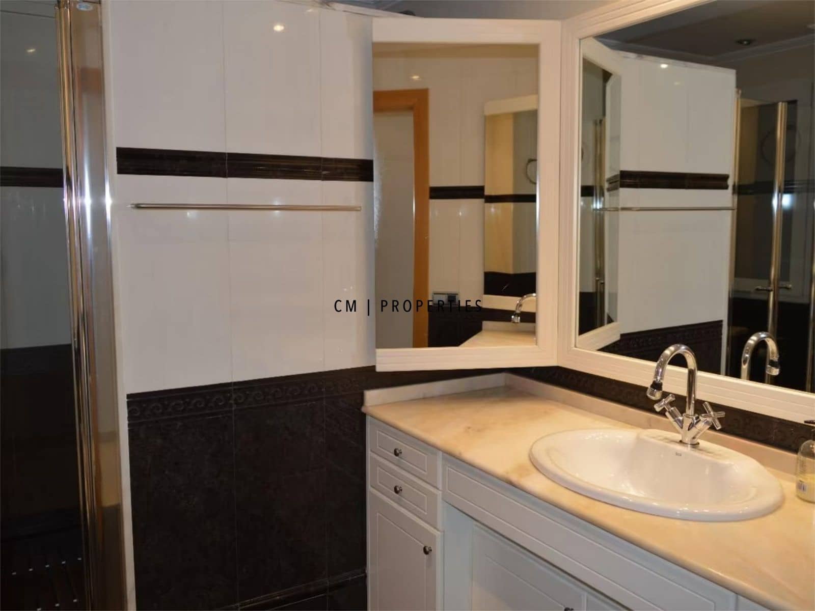 5 sypialnia Mieszkanie do wynajęcia w Miasto Walencja z garażem - 2 800 € (Ref: 9187242)