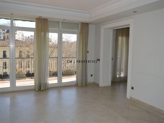 5 sovrum Lägenhet att hyra i Valencia stad med garage - 2 800 € (Ref: 9187242)