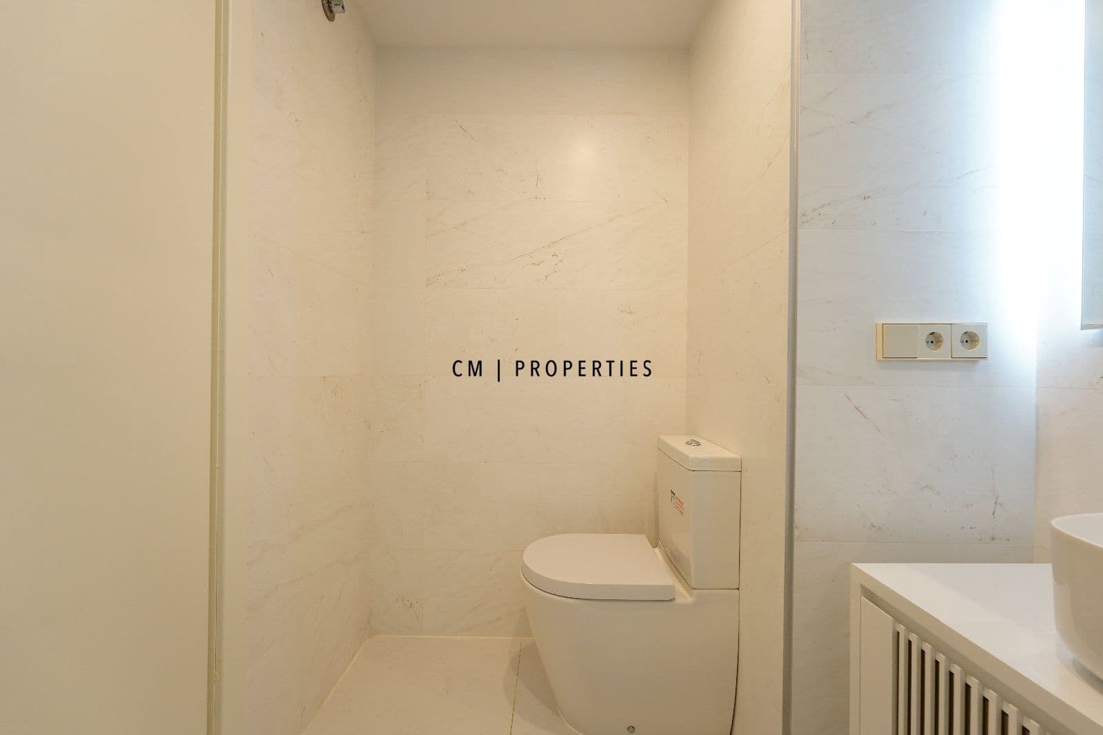 3 sypialnia Mieszkanie do wynajęcia w Miasto Walencja z basenem garażem - 4 900 € (Ref: 9191826)