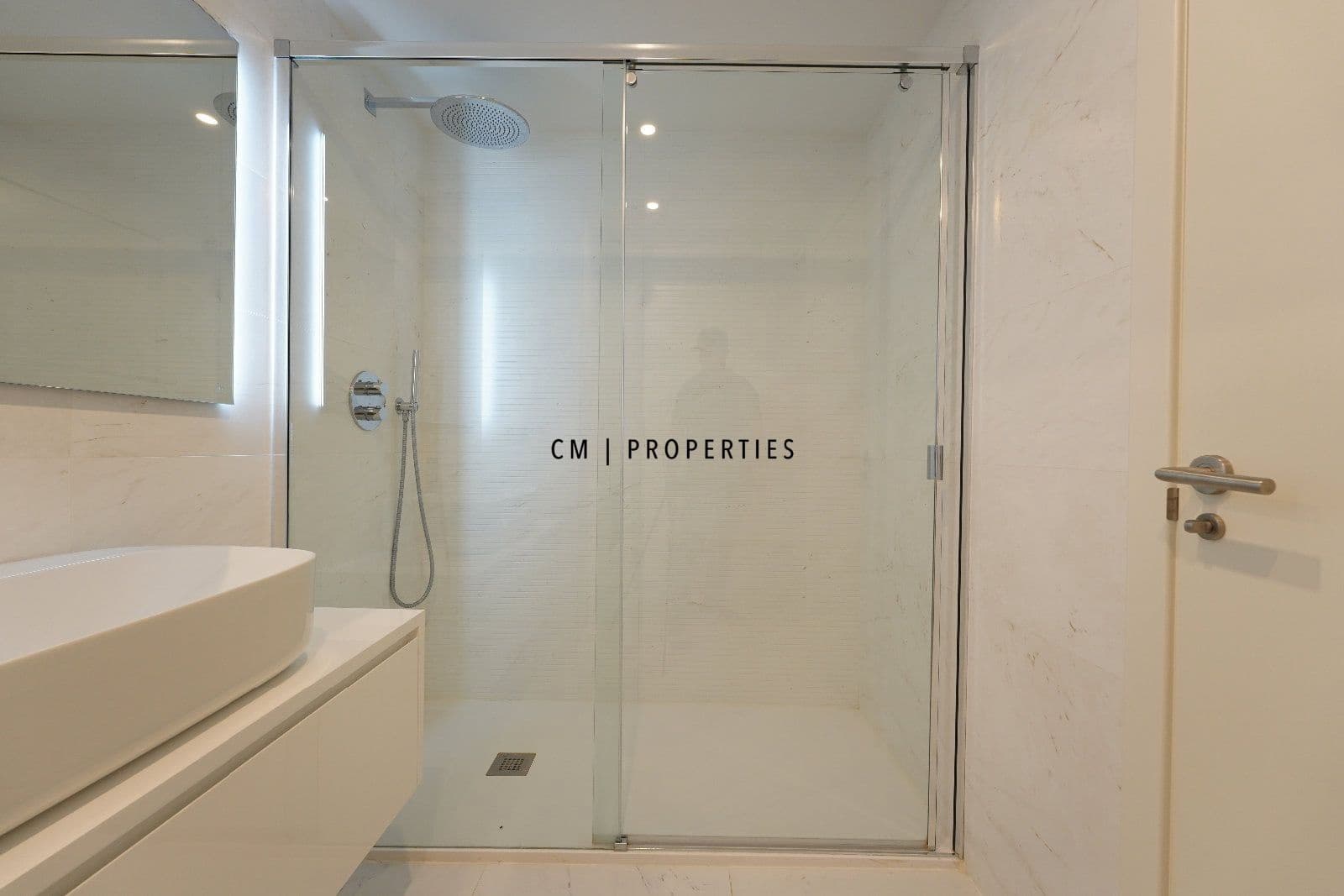 3 sypialnia Mieszkanie do wynajęcia w Miasto Walencja z basenem garażem - 4 900 € (Ref: 9191826)