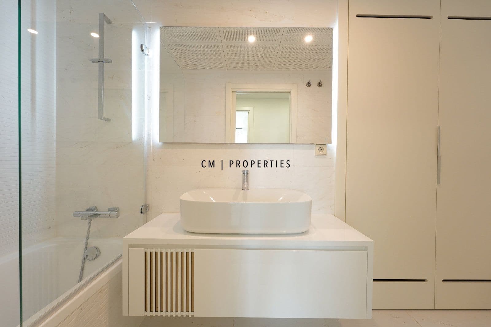 3 sypialnia Mieszkanie do wynajęcia w Miasto Walencja z basenem garażem - 4 900 € (Ref: 9191826)