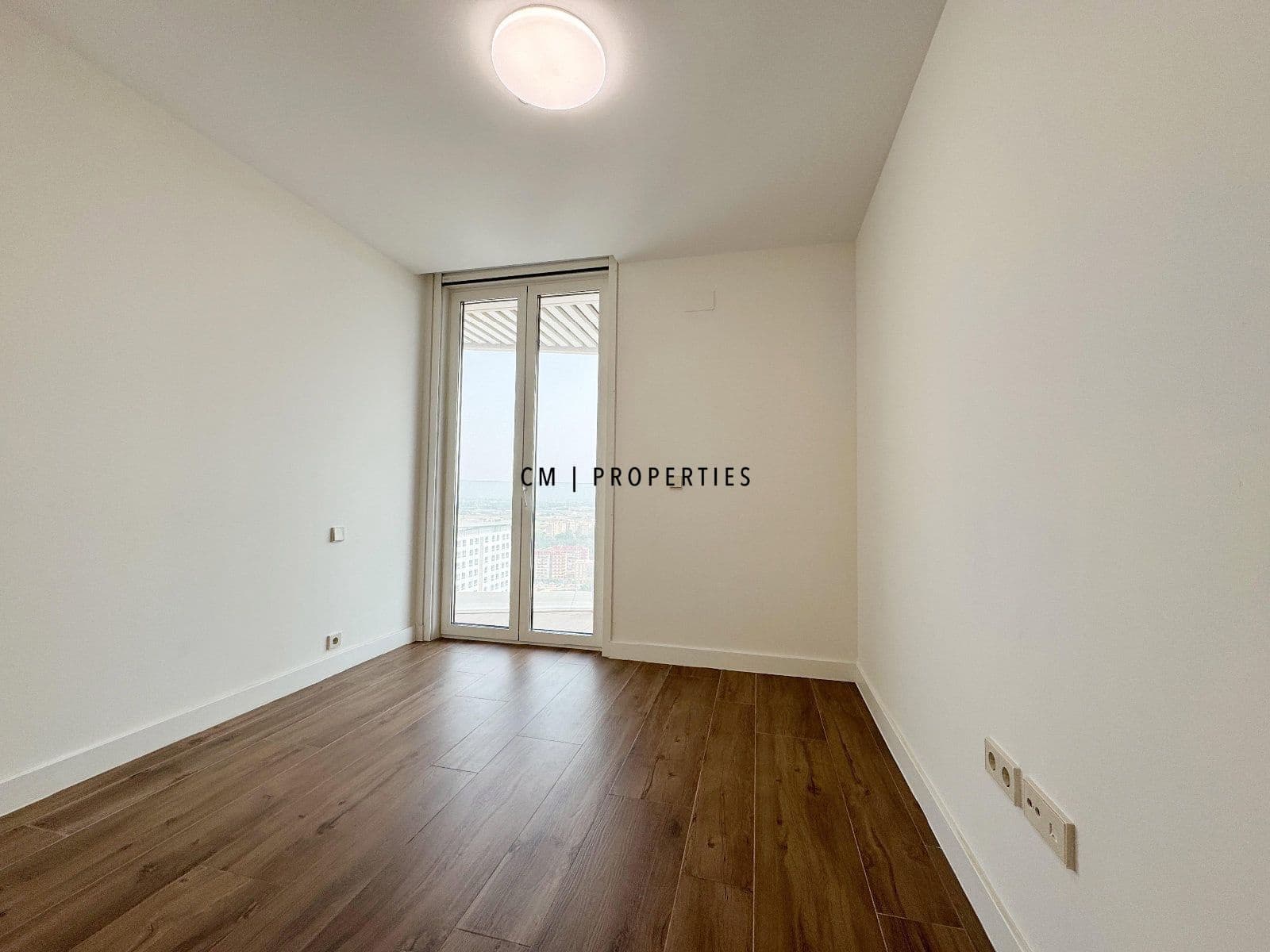 3 sypialnia Mieszkanie do wynajęcia w Miasto Walencja z basenem garażem - 4 900 € (Ref: 9191826)