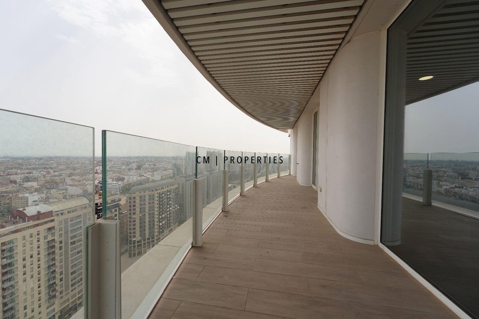 3 sypialnia Mieszkanie do wynajęcia w Miasto Walencja z basenem garażem - 4 900 € (Ref: 9191826)