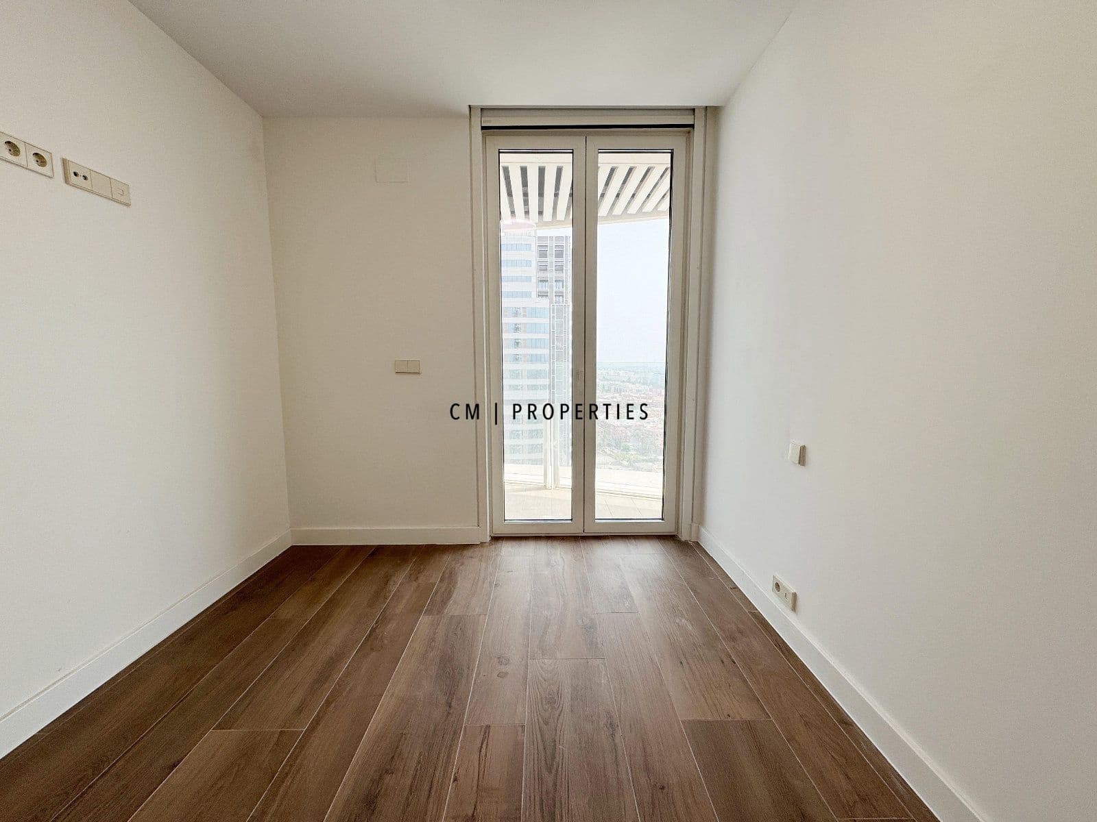 3 sypialnia Mieszkanie do wynajęcia w Miasto Walencja z basenem garażem - 4 900 € (Ref: 9191826)