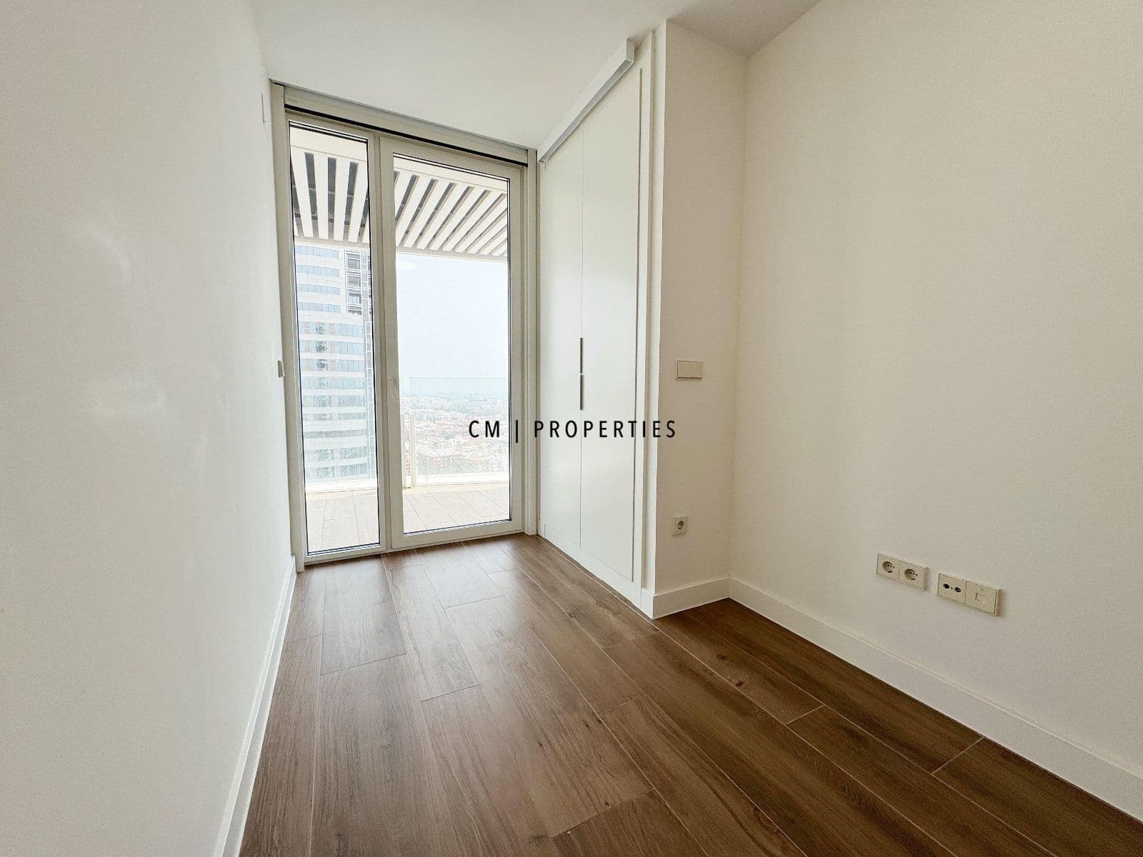 3 sypialnia Mieszkanie do wynajęcia w Miasto Walencja z basenem garażem - 4 900 € (Ref: 9191826)