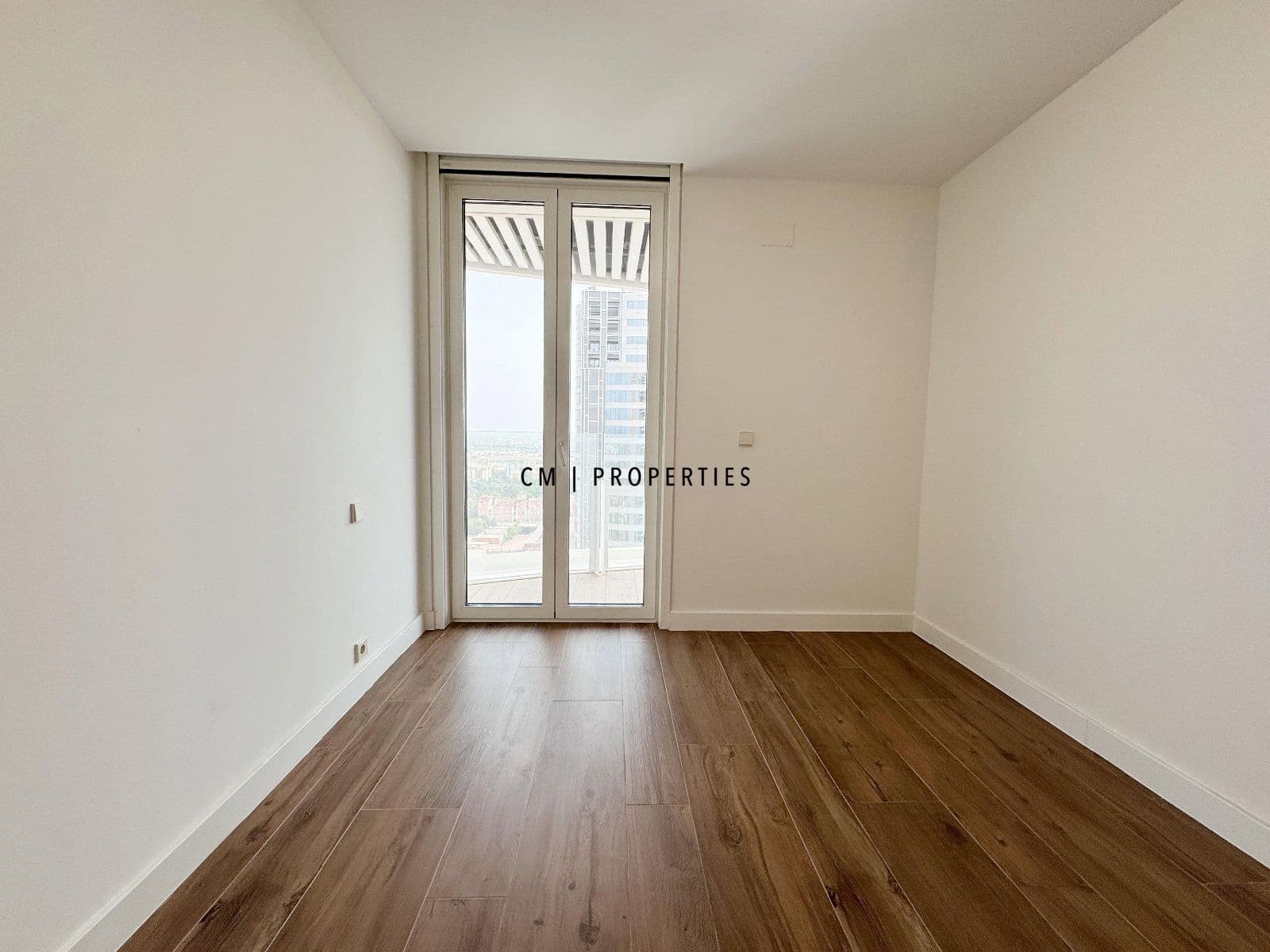 3 sypialnia Mieszkanie do wynajęcia w Miasto Walencja z basenem garażem - 4 900 € (Ref: 9191826)