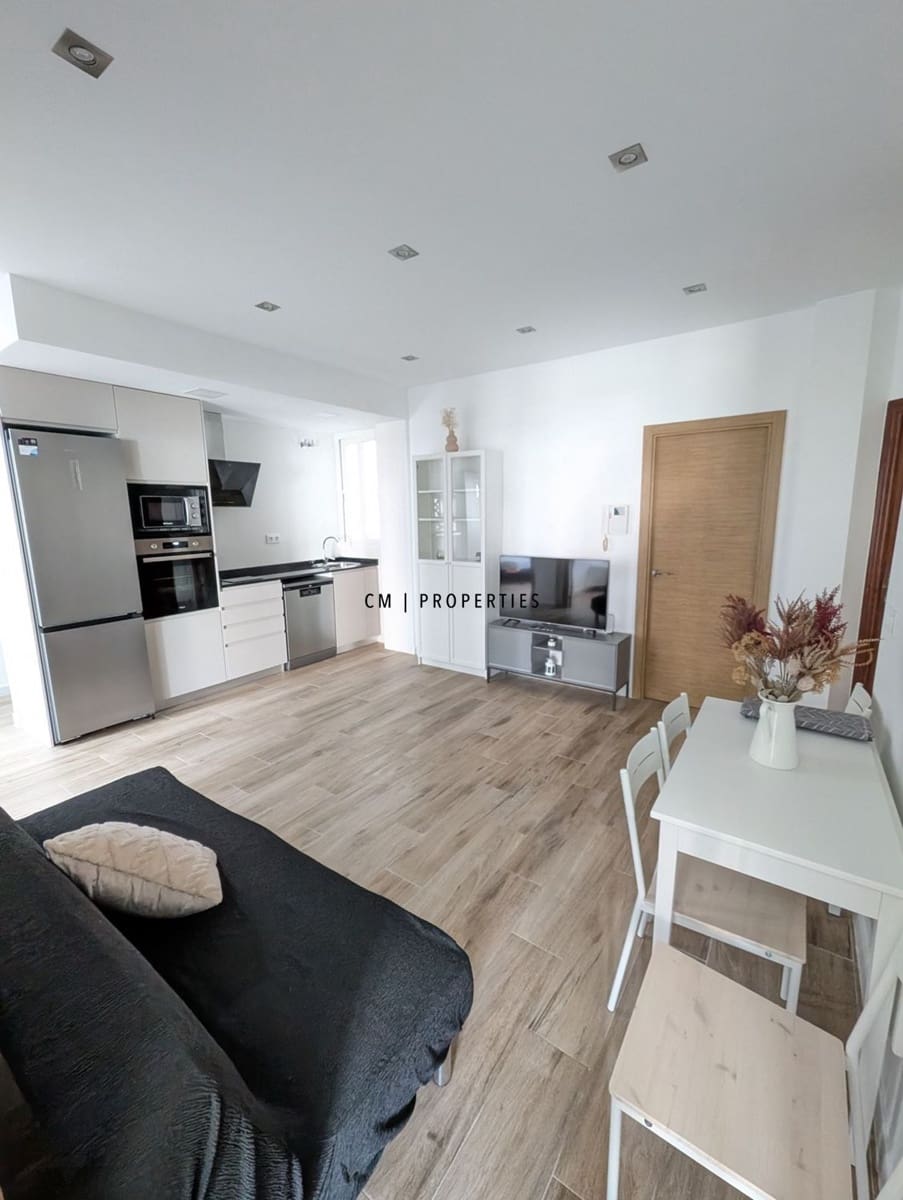 4 bedroom Flat for rent in Valencia city - € 2,000 (Ref: 9193086)