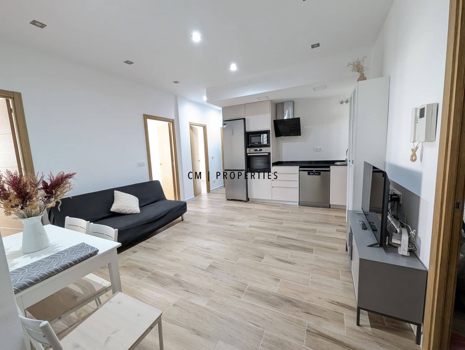 4 bedroom Flat for rent in Valencia city - € 2,000 (Ref: 9193086)