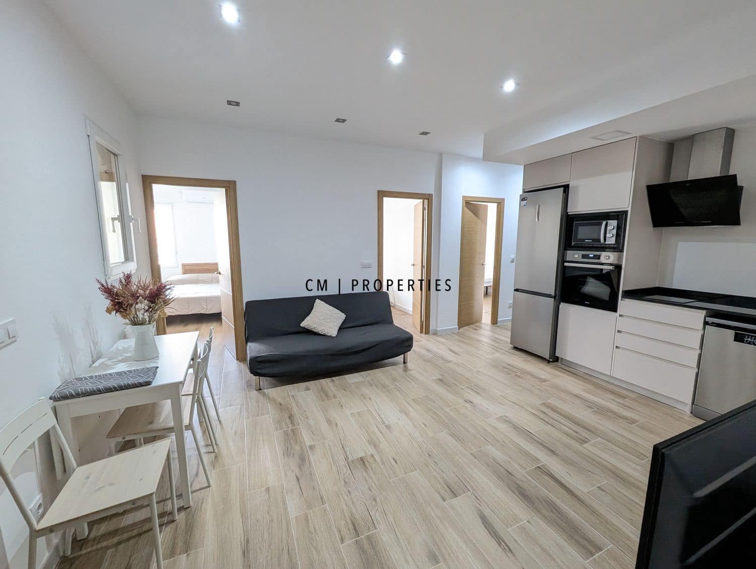4 bedroom Flat for rent in Valencia city - € 2,000 (Ref: 9193086)