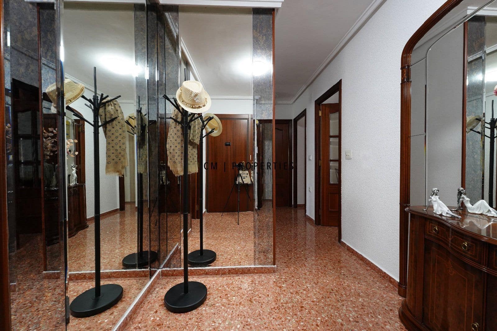 Piso de 4 habitaciones en València ciudad en venta - 410.000 € (Ref: 9223606)