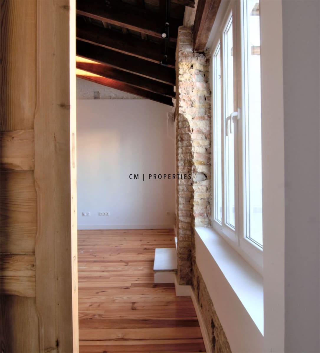 2 bedroom Flat for rent in Valencia city - € 1,950 (Ref: 9237857)