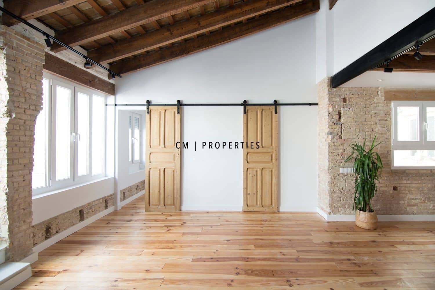 2 bedroom Flat for rent in Valencia city - € 1,950 (Ref: 9237857)