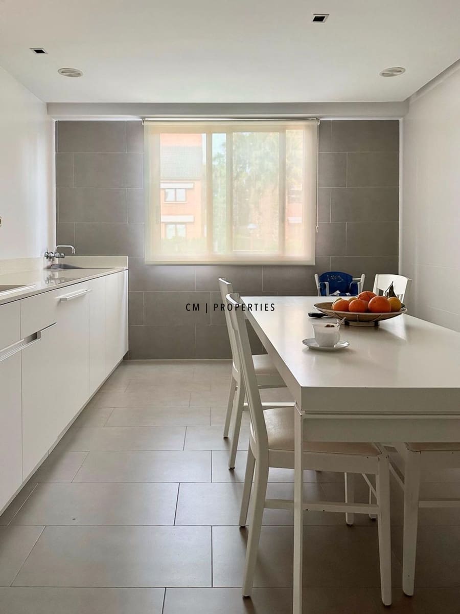 6 bedroom Villa for rent in Betera with pool garage - € 3,900 (Ref: 9278714)