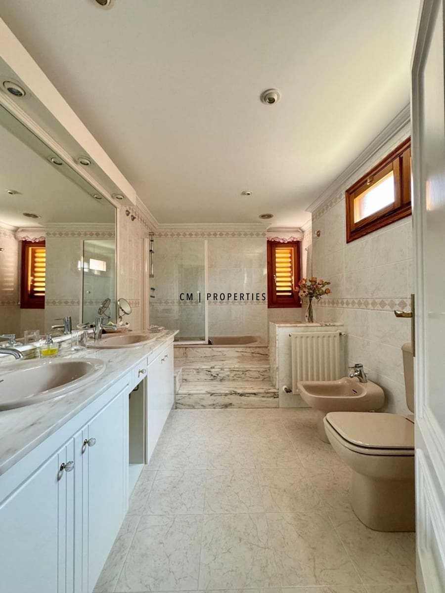 6 bedroom Villa for rent in Betera with pool garage - € 3,900 (Ref: 9278714)