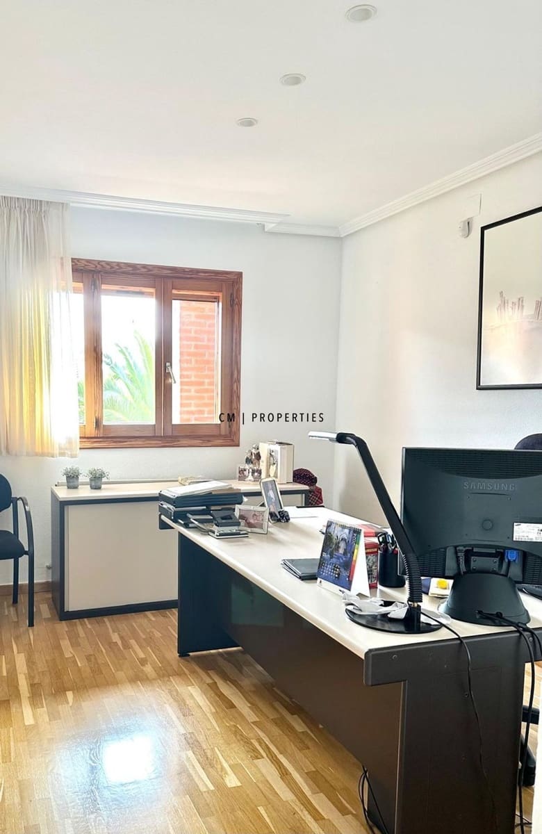 6 bedroom Villa for rent in Betera with pool garage - € 3,900 (Ref: 9278714)