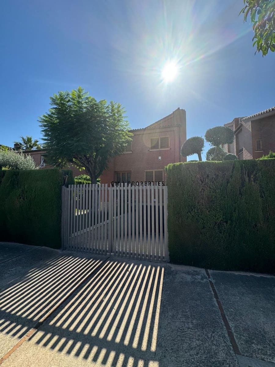 6 bedroom Villa for rent in Betera with pool garage - € 3,900 (Ref: 9278714)