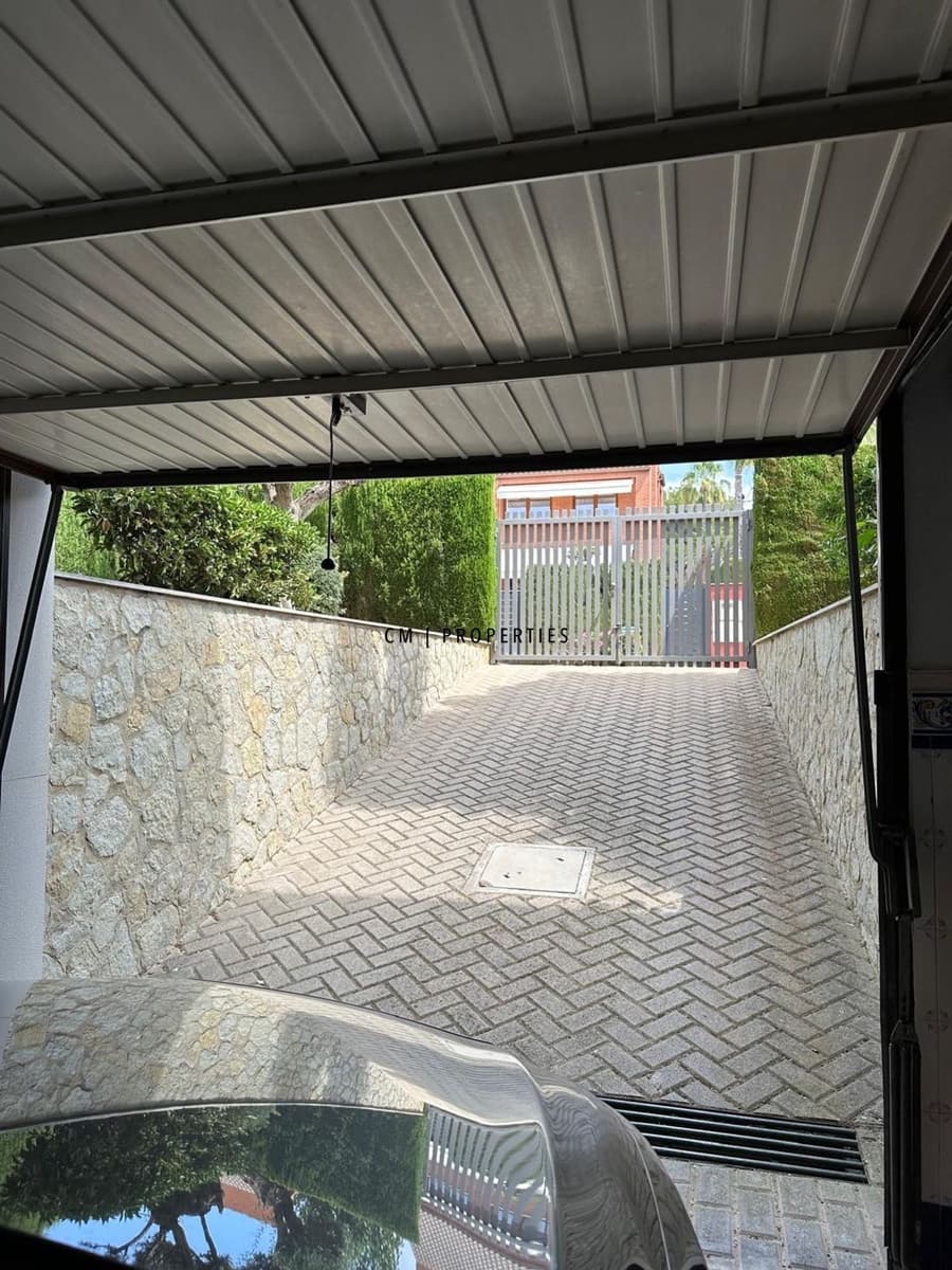 6 bedroom Villa for rent in Betera with pool garage - € 3,900 (Ref: 9278714)