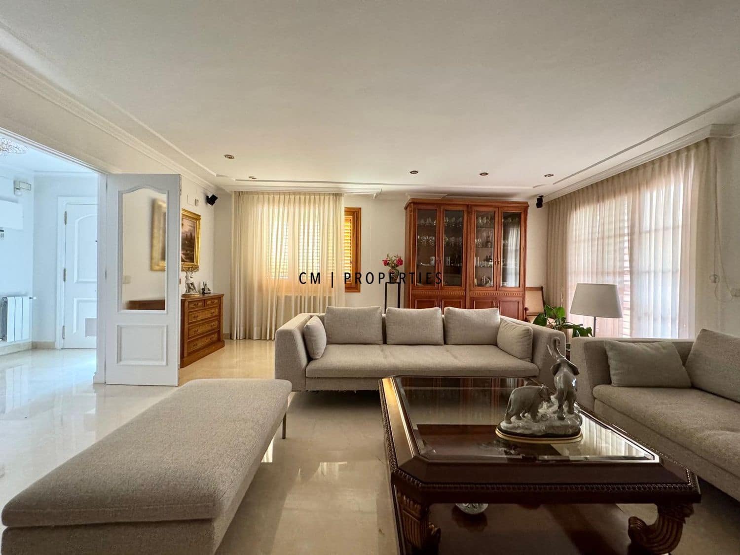 6 bedroom Villa for rent in Betera with pool garage - € 3,900 (Ref: 9278714)