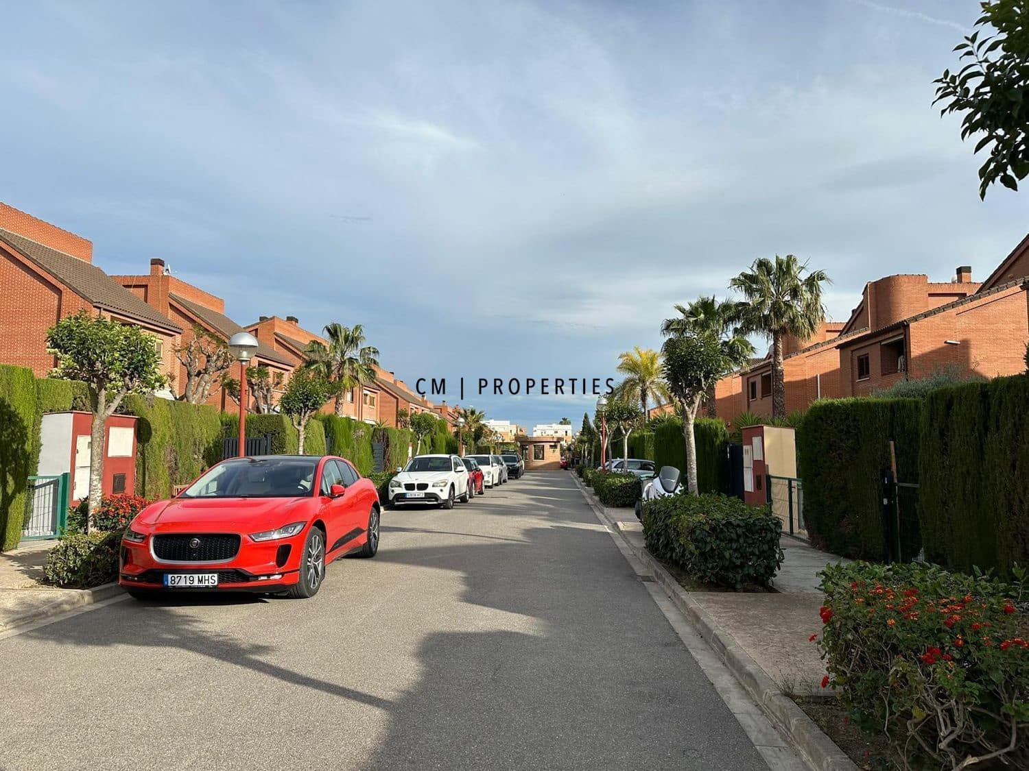 6 bedroom Villa for rent in Betera with pool garage - € 3,900 (Ref: 9278714)