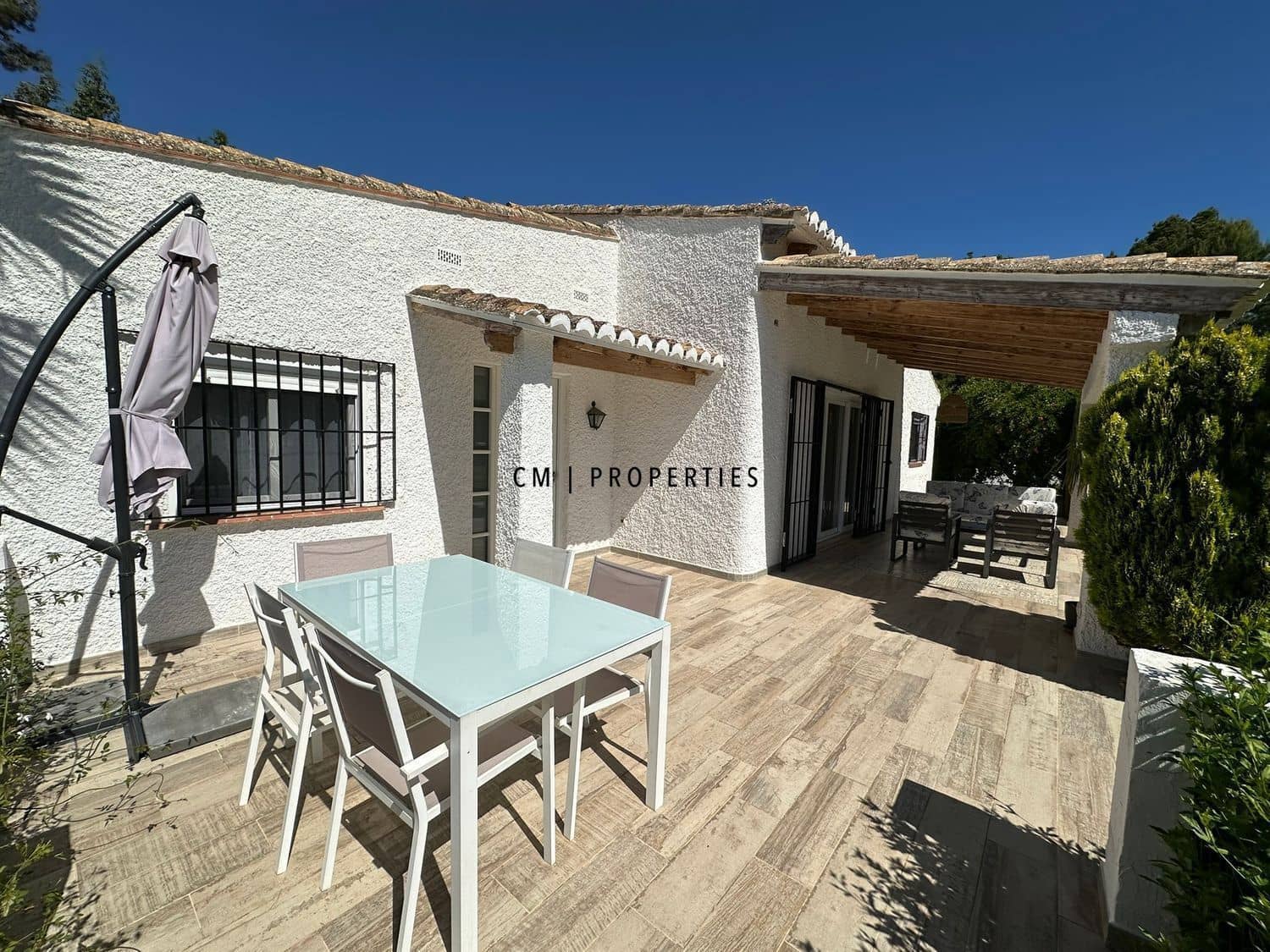 3 soveværelse Villa til leje i Olocau med swimmingpool garage - € 2.000 (Ref: 9279850)