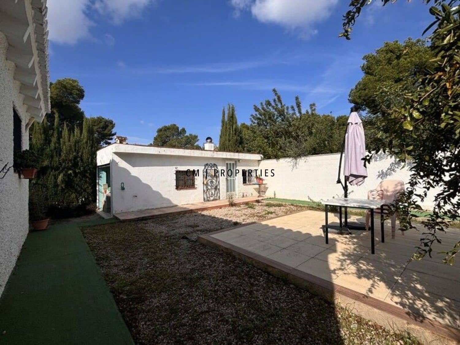 3 soveværelse Villa til leje i Olocau med swimmingpool garage - € 2.000 (Ref: 9279850)