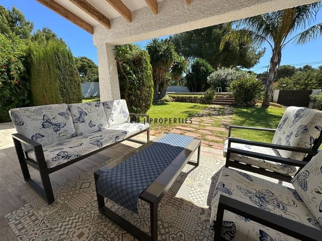 3 bedroom Villa for rent in Olocau with pool garage - € 2,000 (Ref: 9279850)