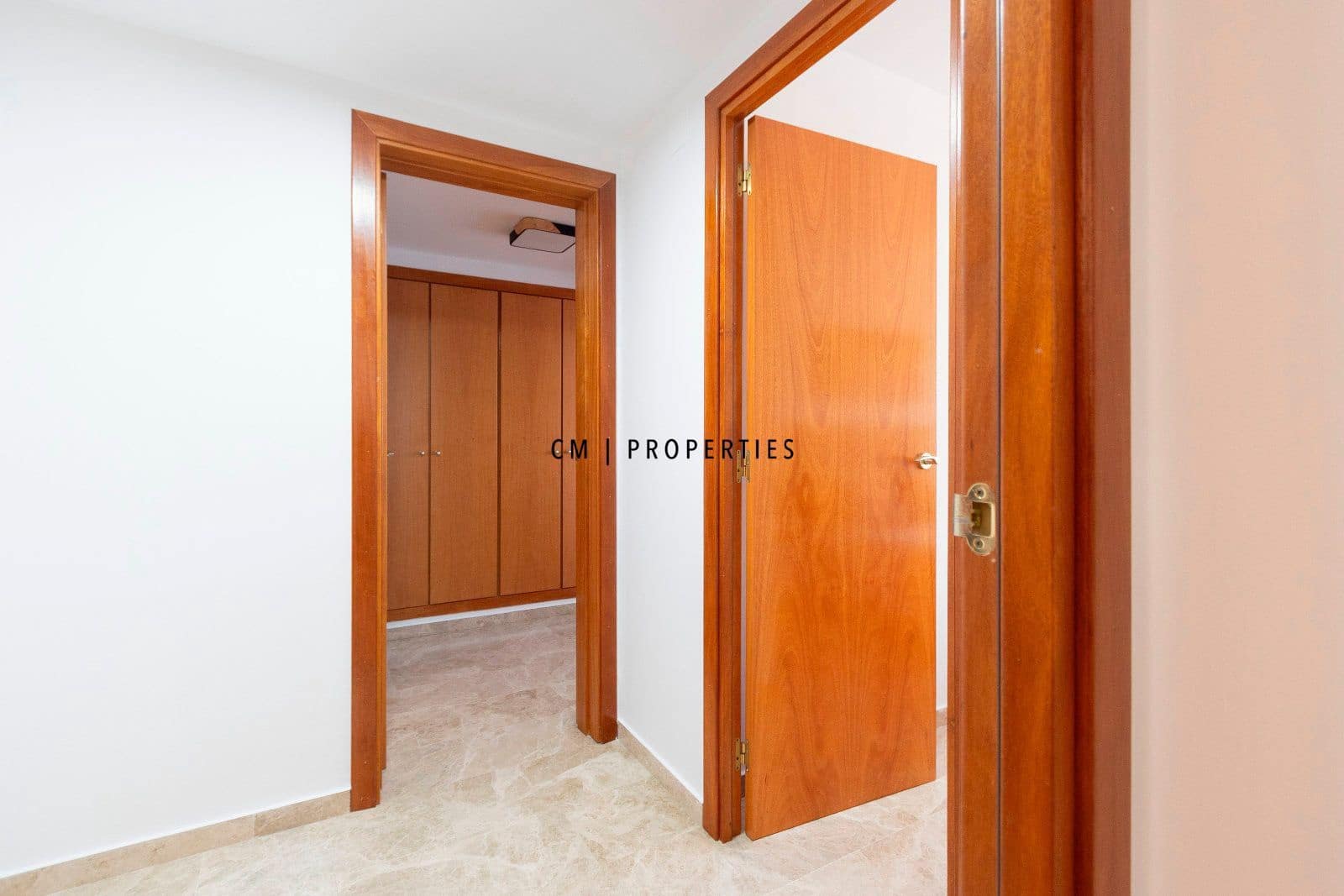Piso de 3 habitaciones en València ciudad en alquiler con garaje - 2.200 € (Ref: 9292332)
