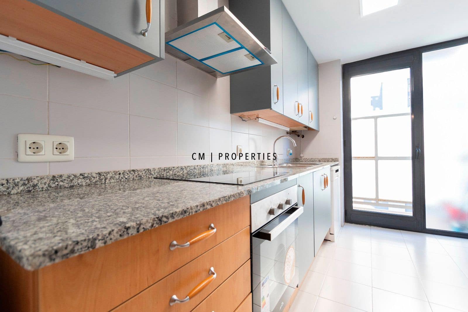 Piso de 3 habitaciones en València ciudad en alquiler con garaje - 2.200 € (Ref: 9292332)